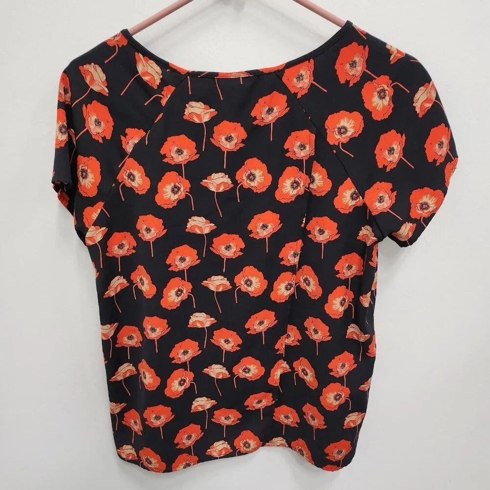 Cabi Womens‎ Flanders Blouse Small Black Red Poppy Floral Split Back Top #3251 - Picture 3 of 8